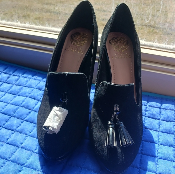 Vince Camuto Velvet heels size 8.5, Brand new - Picture 2 of 9